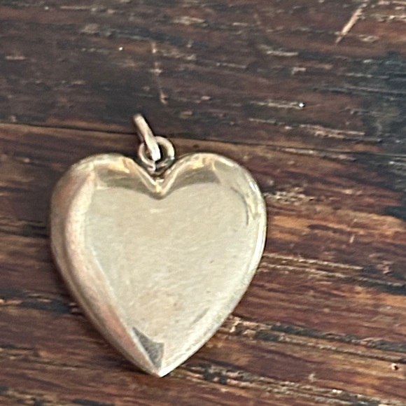 Gold filled Heart Locket Pendant - Picture 4 of 6